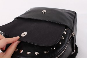Мода Уникален Casual Tide Малка Чанта за юноши момичета Beaded чанта Жените Bag Жена Нит изпъстрени Backpack