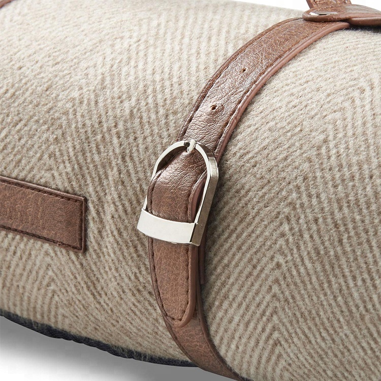 OEM/ODM Factory Personalized Teddy Bears -
Large Outdoor Picnics Beach Camping Picnic Blanket Mat Soft Fleece Blanket with Faux Leather Carrier Handle and Waterproof Linin – V-FOX detail pictures