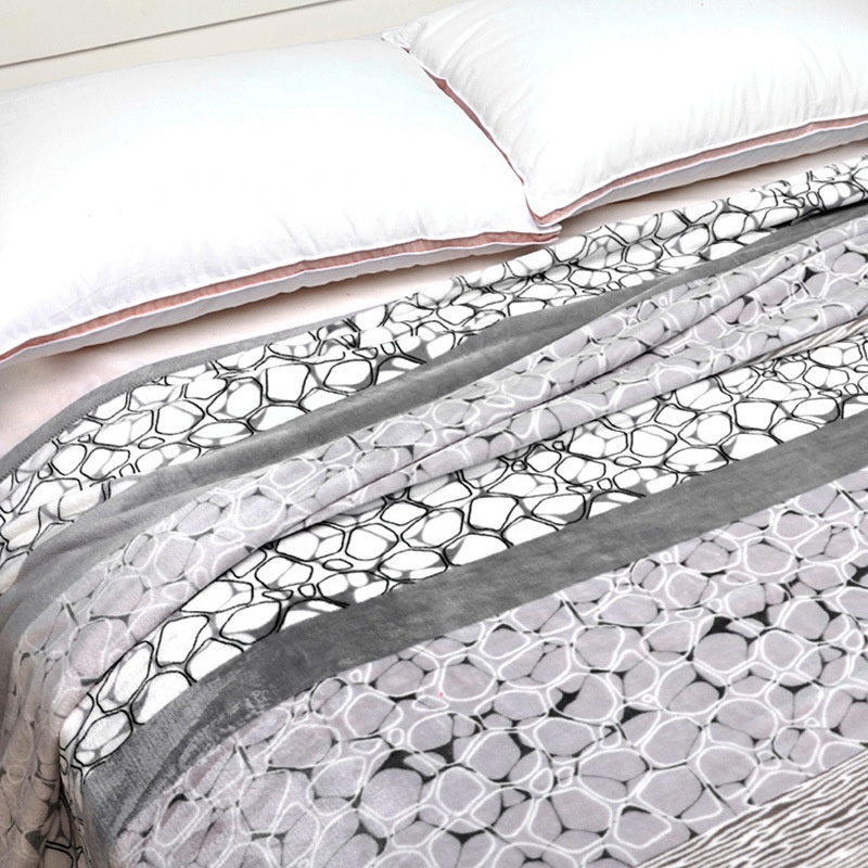 Best quality Travel Gym Bag -
China Plush Soft Anti-Static Wrinkle Fade and Shed Resistant Warm and Hypoallergenic Solid Bed Flannel Fleece Blanket – V-FOX detail pictures