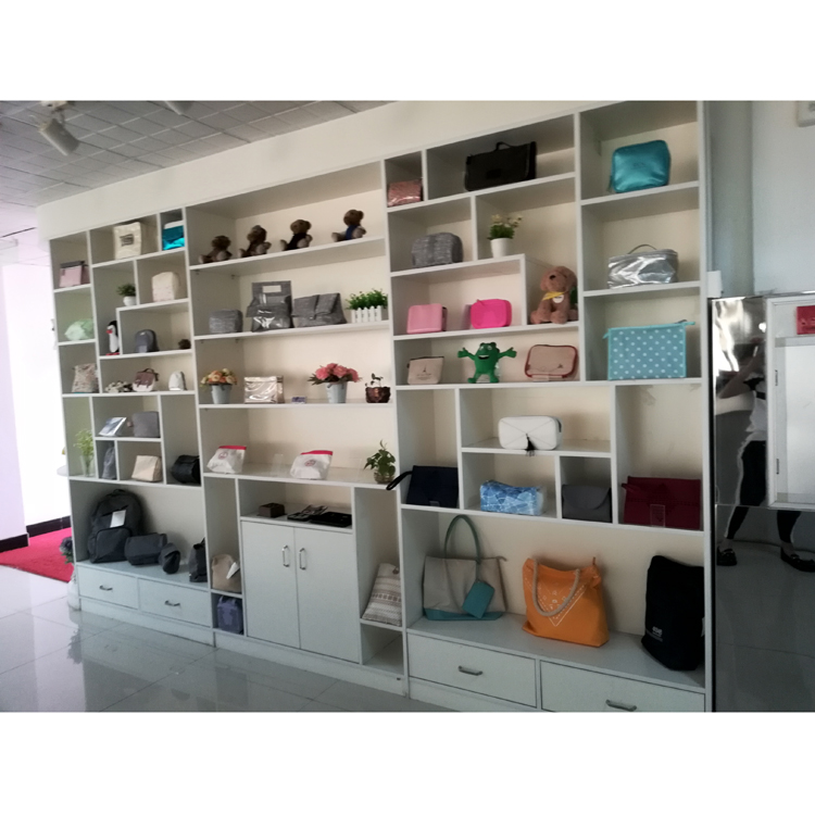 OEM Factory for Customized Passport Holder -
Portable Waterproof Diaper Changing Pad Clutch Travel Changer Station Kit for Baby Diapering – V-FOX detail pictures